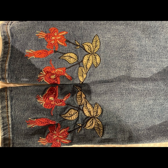 Super cute Topshop high waisted skinnies with delicate embroidery on ankles - Picture 5 of 5